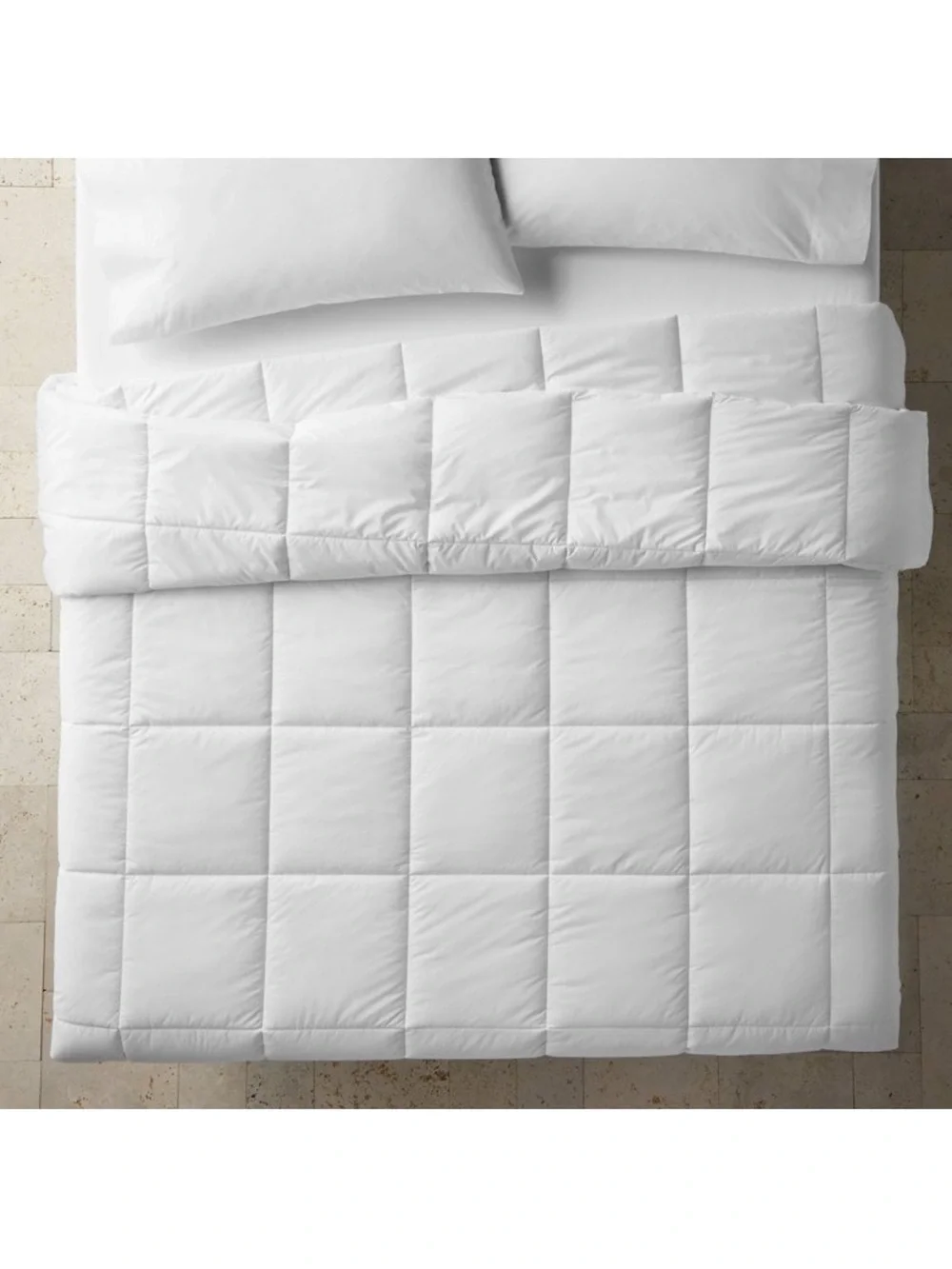Casaluna F/Q Ultra Weight Premium Down Alternative Comforter